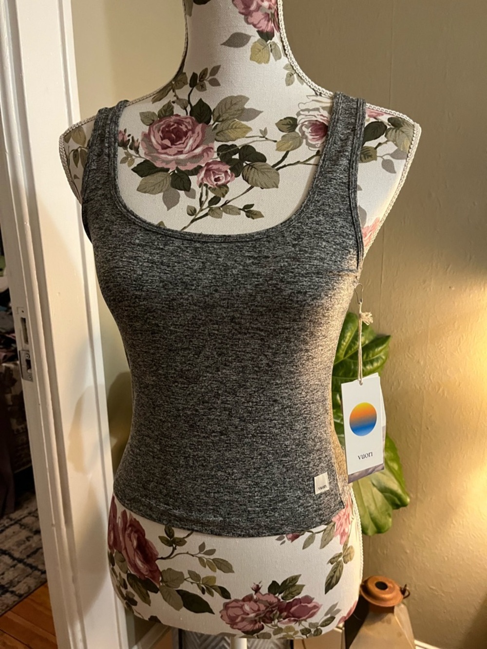 Vuori Heather Gray Scoop Tank Top : New With Tags